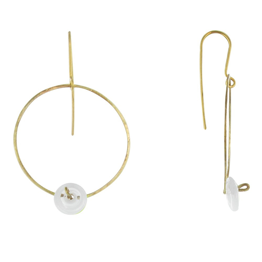 LES POULETTES BIJOUX - V Boucles d'Oreilles Créoles en Laiton Pâte de Verre Blanche