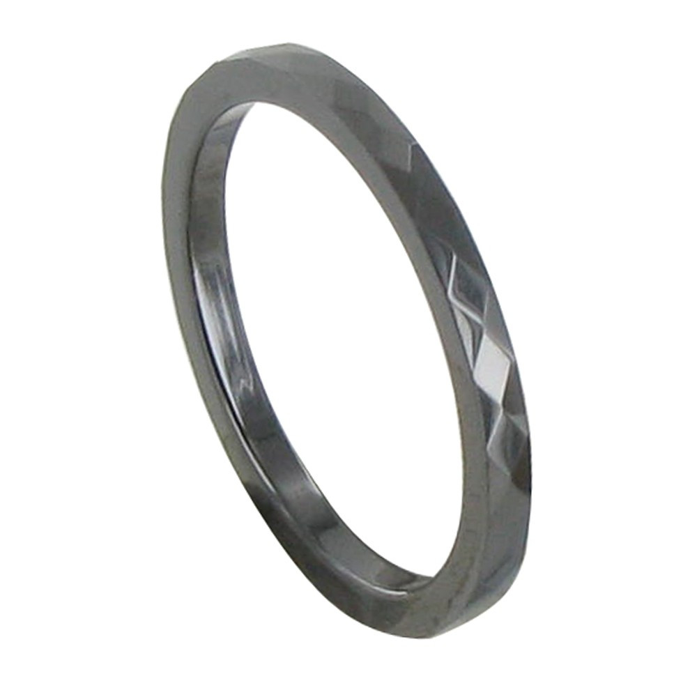 LES POULETTES BIJOUX Bague Anneau de Céramique Noire Facettée - 2mm