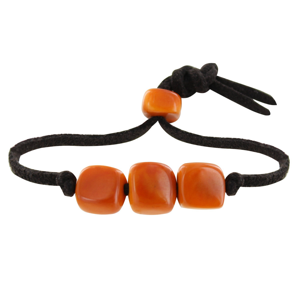 LES POULETTES BIJOUX Bracelet Trois Cubes de Tagua Lien en Suédine - Orange
