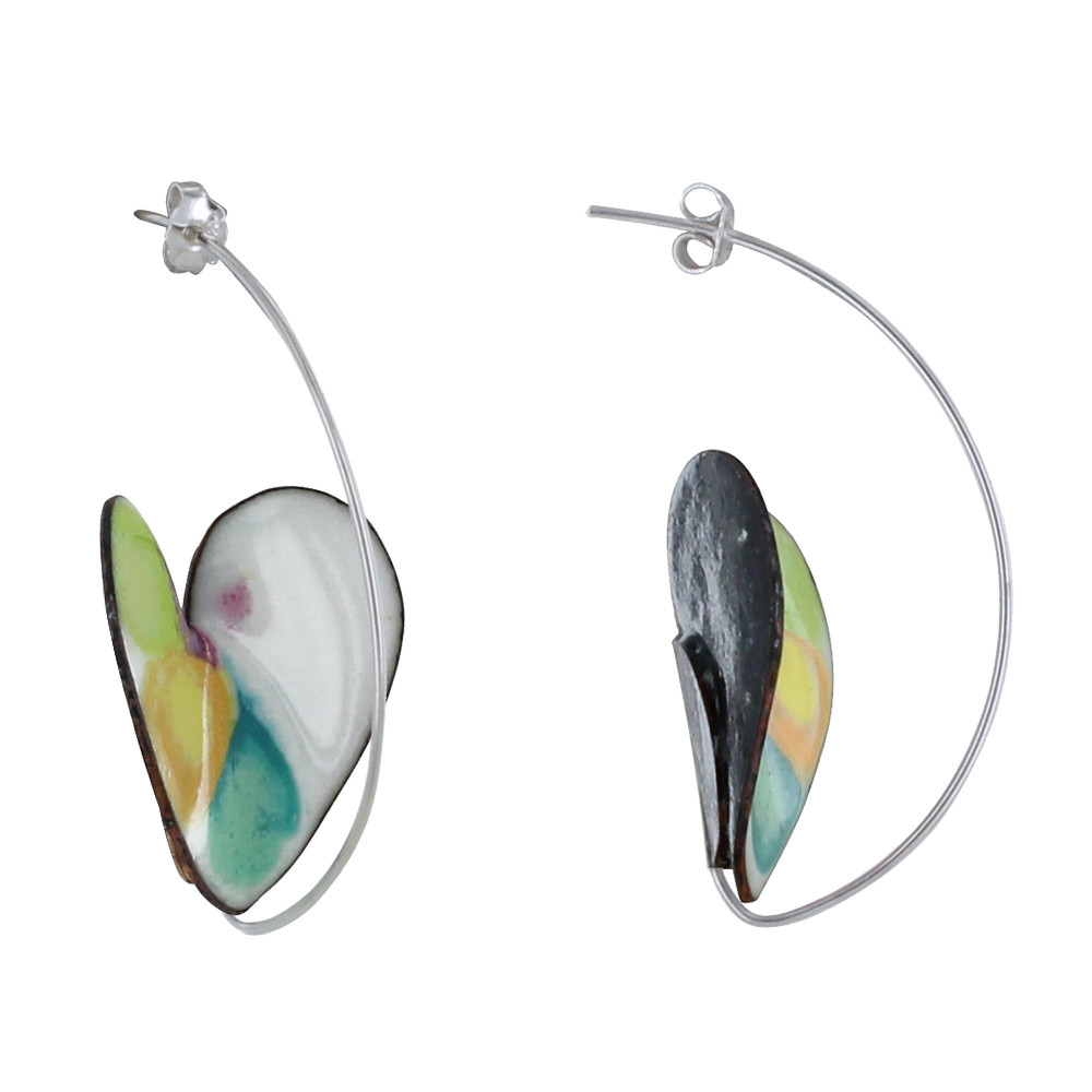 LES POULETTES BIJOUX Boucles d'Oreilles Coeurs Émaillés Blanc et Un Côté à Pois Mult
