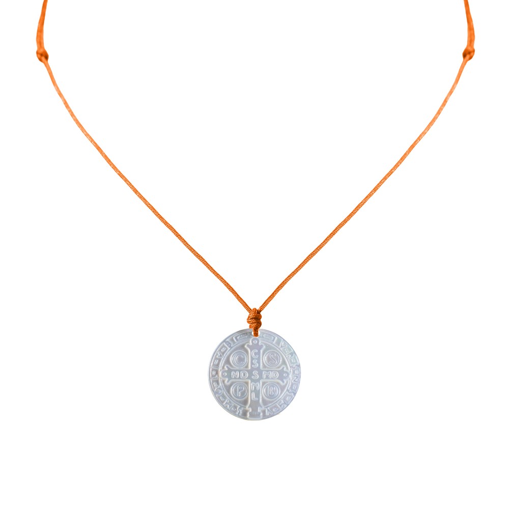 LES POULETTES BIJOUX - Collier Lien Croix de Saint Benoit en Nacre - Orange