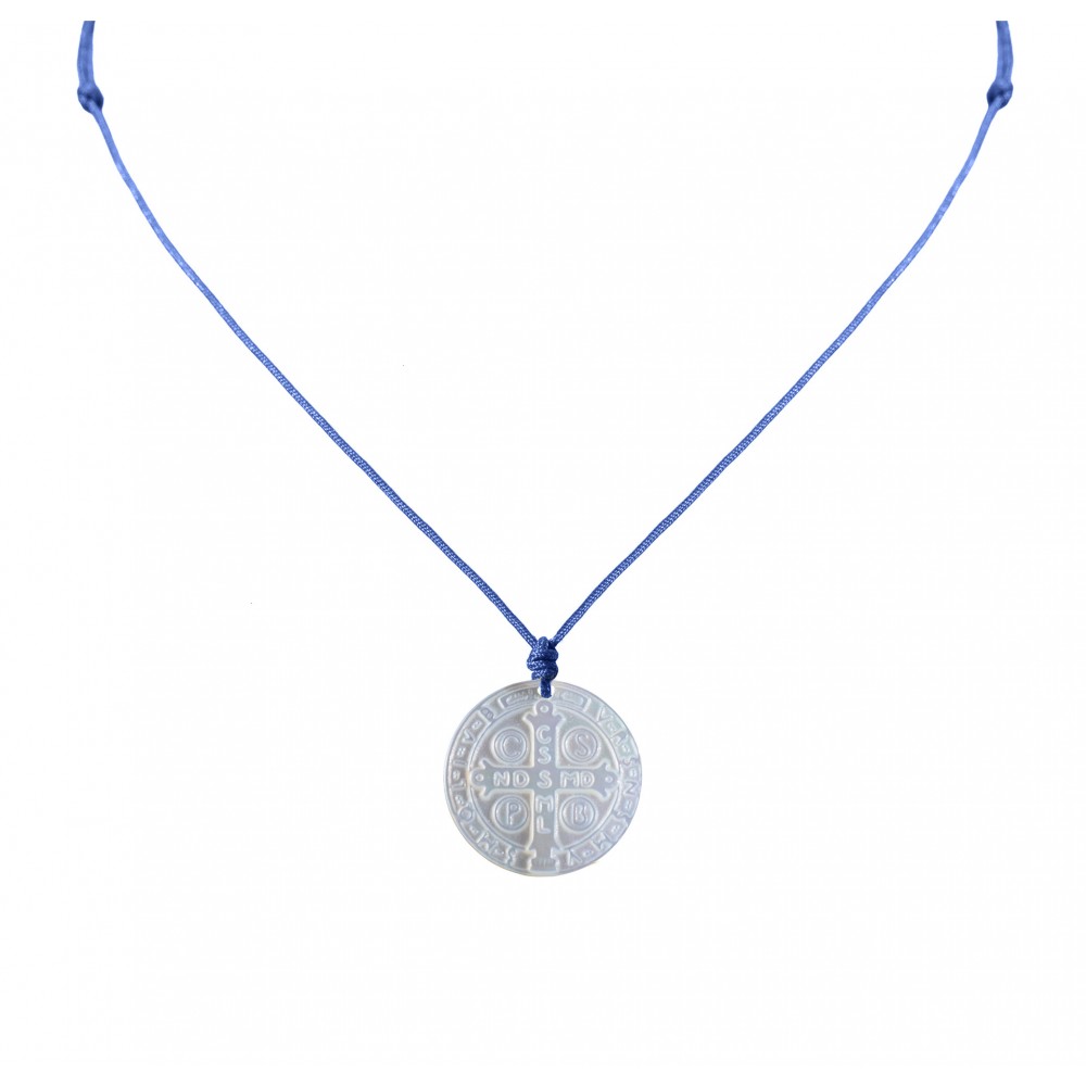 LES POULETTES BIJOUX Collier Lien Croix de Saint Benoit en Nacre - Bleu Navy